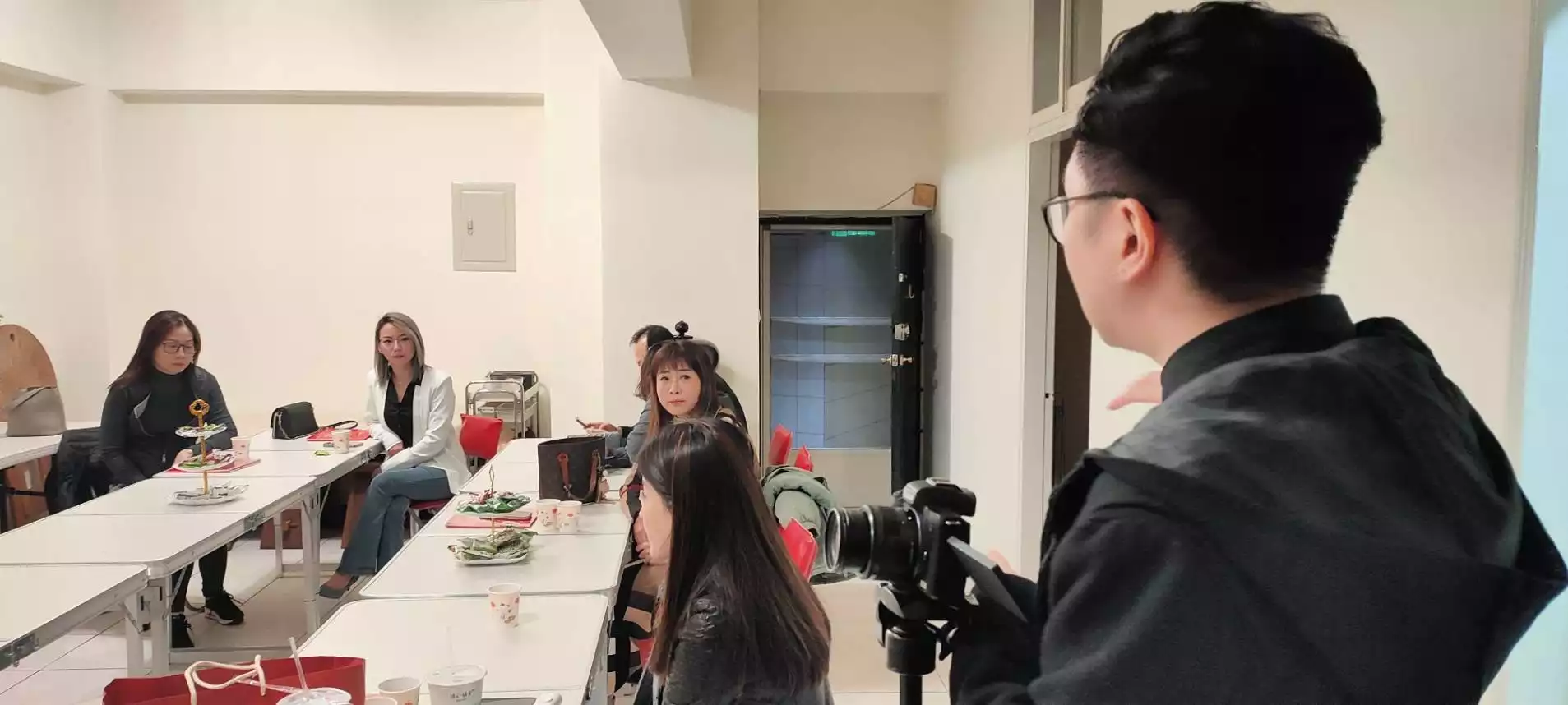 香港商會專訪側拍